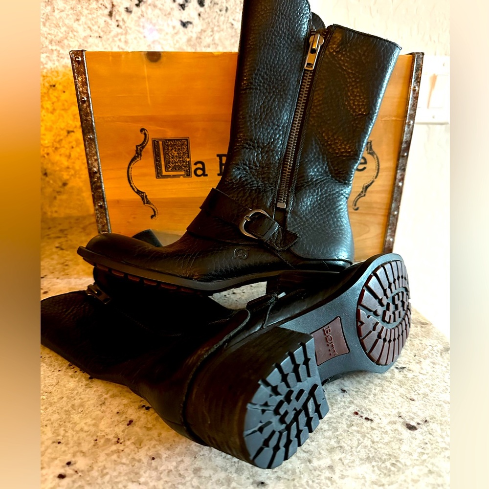 Black 8m leather boots